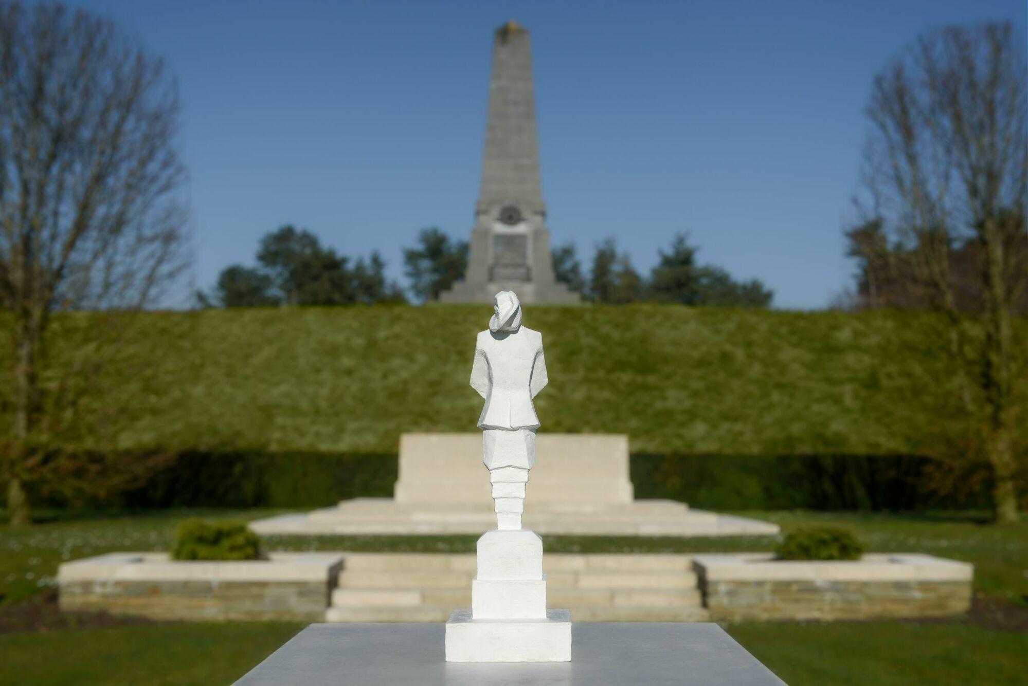 CWGC onthult uniek en aangrijpend kunstwerk als winnaarstrofee in Gent-Wevelgem in Flanders fields 2022