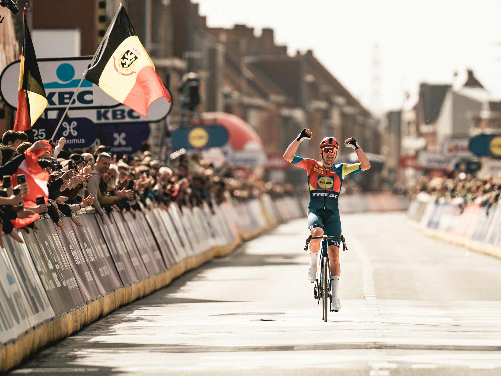 Pedersen equals record after strong solo effort