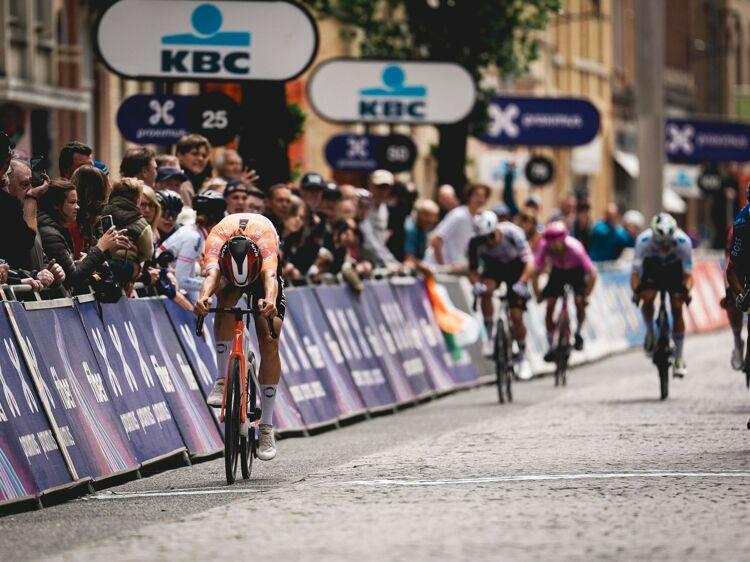 Rogers wins Kattekoers with late attack